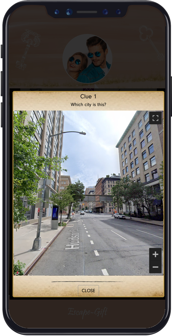 Indice en anglais sur téléphone : « Which city is this? » sur une vue de rue façon Street View
